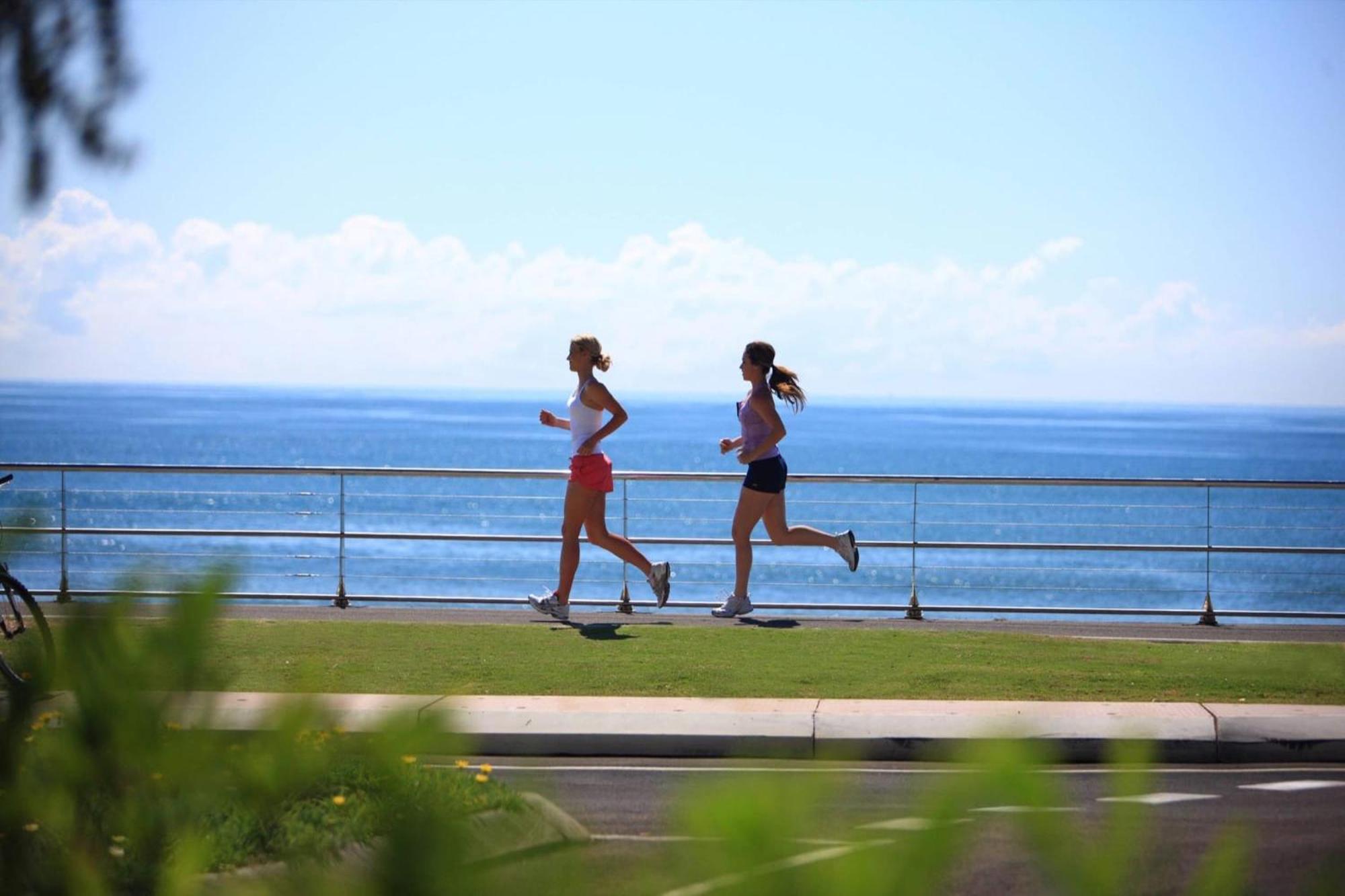 Alex Seaside Resort Alexandra Headland Bagian luar foto