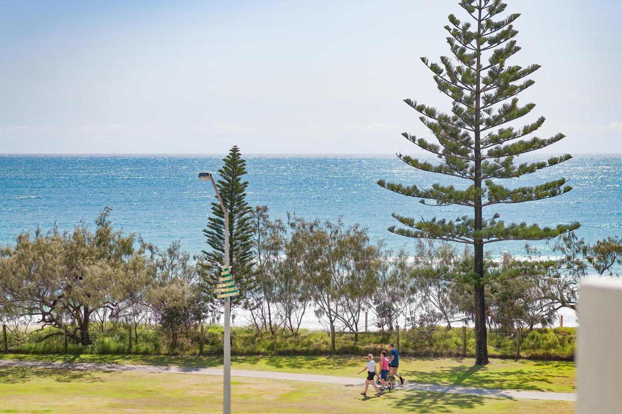 Alex Seaside Resort Alexandra Headland Bagian luar foto